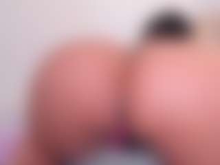 Live cam show with NinaPetite - College Curvy on livesuperchat.net
