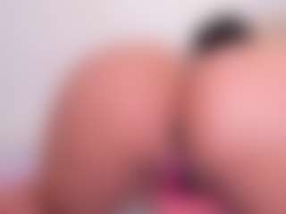 Live cam show with NinaPetite - Tease MILF on StripNow