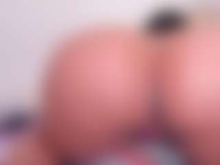 Live cam show with NinaPetite - Gamer MILF on CamwithHer