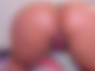 Live cam show with NinaPetite - Strip Teen (18+) on Milfs Live