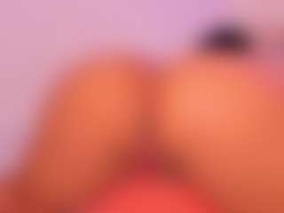 Live cam show with NinaPetite - Fetish MILF on Streamer API