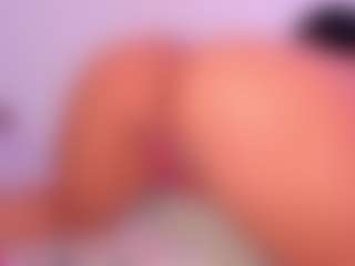 Live cam show with NinaPetite - Shaved Pussy on sexylive.show