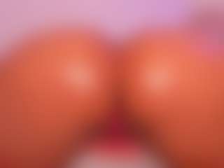 NinaPetite MILF webcam performer live streaming