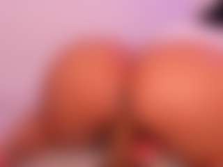 Live cam show with NinaPetite - College MILF on studioflirtlive.com