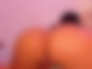 Live cam show with NinaPetite - Flirt MILF on Milfs Live