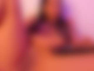 Live cam show with NinaPetite - Brown Eyes MILF on CamSextacy