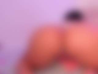 Live cam show with NinaPetite - MILF Teen (18+) on 1on1-livenow