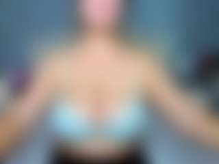 Live cam show with JessicaLove - Nails on Gym Cam Girls