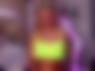 Alicia MILF webcam performer live streaming
