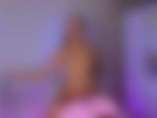 Performer in webcam MILF Alicia in streaming live