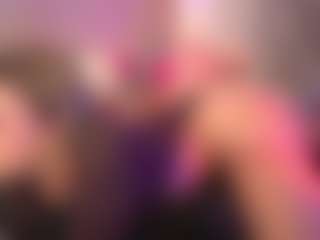 Live cam show with crystalcherr - Shaved Pussy on AdultVida.com