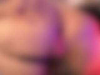 Live cam show with crystalcherr - Shaved Pussy on Camsoda