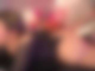 Live cam show with crystalcherr - Glasses on UwU Esports