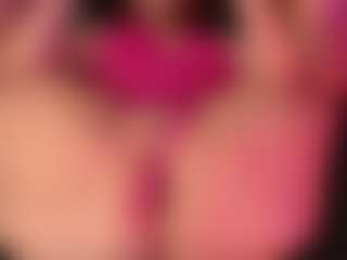 Live cam show with crystalcherr - Shaved Pussy on Camsoda