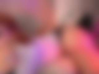 Live cam show with crystalcherr - Dildo Or Vibrator on Gym Cam Girls