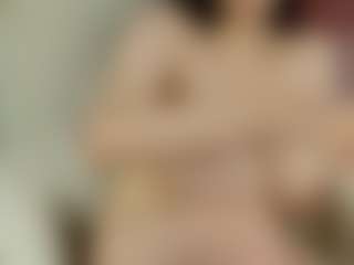 Live cam show with lovely-adelle-11 - Bikini on AdultVida.com