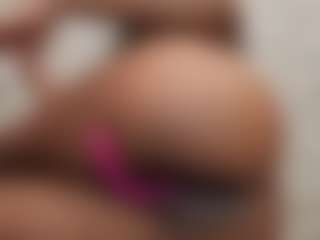 naomixjones's Live Sex Cam Show