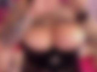 STRIPIRELLA MILF webcam performer live streaming