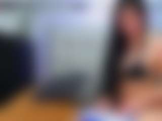 Live cam show with Melissa Bieira - Bedroom on madthumbs