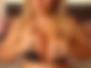 celiahenn's Live Sex Cam Show
