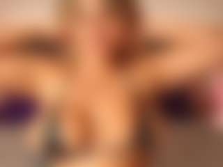 celiahenn's Live Sex Cam Show