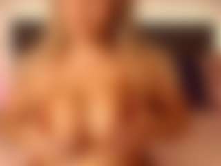 celiahenn's Live Sex Cam Show