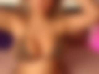 Live cam show with celiahenn - Fingers on Hubzter Live