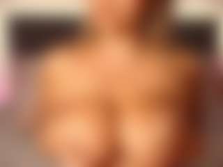 celiahenn's Live Sex Cam Show