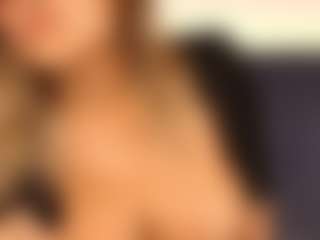 Live cam show with celiahenn - Brown Eyes Blonde Hair on Camsoda