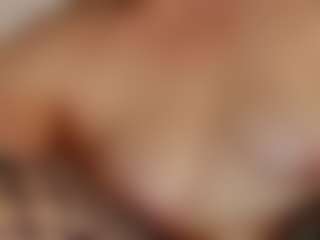 WowMature MILF webcam performer live streaming