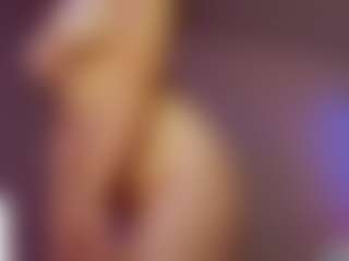 Live cam show with yssadiamond - Horny on CamSodaAdn