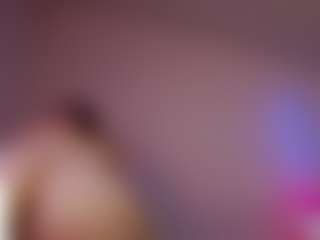 Live cam show with yssadiamond - Horney on Milfs Live