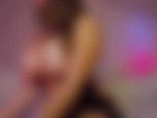 Live cam show with yssadiamond - Petite on TeamSkeetLive