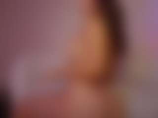 Live cam show with yssadiamond - Tease MILF on Camsoda