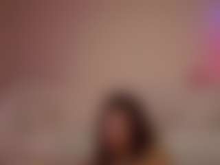 yssadiamond MILF webcam performer live streaming