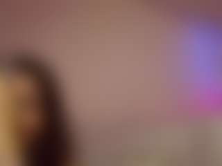 Live cam show with yssadiamond - Petite MILF on Hubzter Live