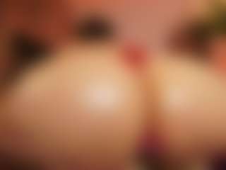 Laauura's Live Sex Cam Show