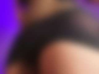 Laauura's Live Sex Cam Show