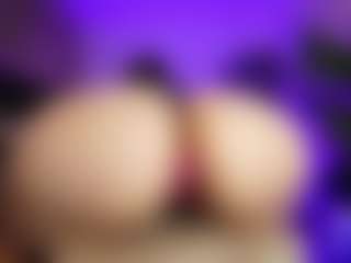 Laauura's Live Sex Cam Show