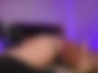 Laauura's Live Sex Cam Show