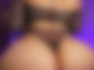 Laauura's Live Sex Cam Show
