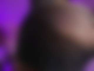 Laauura's Live Sex Cam Show