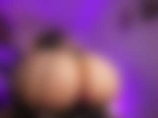 Laauura's Live Sex Cam Show