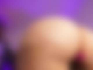 Laauura's Live Sex Cam Show