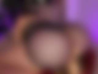 Live cam show with Laauura - Fuck on Camsoda