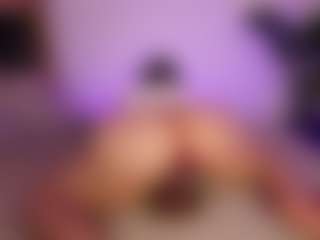 Laauura's Live Sex Cam Show