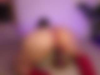 Laauura's Live Sex Cam Show