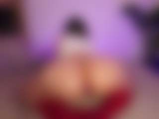 Laauura's Live Sex Cam Show