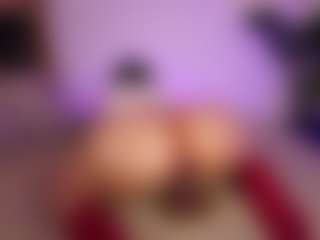 Laauura's Live Sex Cam Show