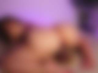 Laauura's Live Sex Cam Show